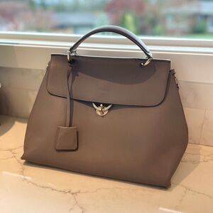 $2,200 Ferragamo Large Jet Set Tote Taupe Neutral Calfskin Leather